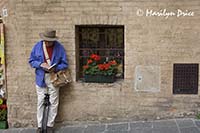 Carl reads the guide book, Siena, Tuscany, Italy