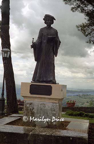Statue to Francisco Barbarino, Barbarino Val d'Esta, Italy