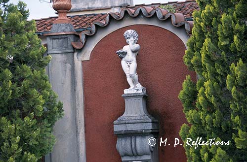Fountain in rooftop garden of Palazzo Pucci, Florence, Italy